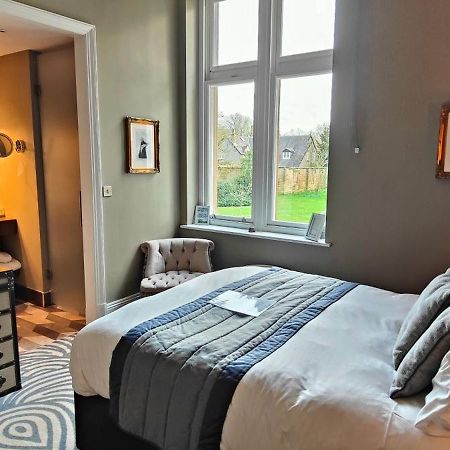 Oddfellows On The Park Cheadle  Esterno foto A bedroom at The Old Bank Hotel