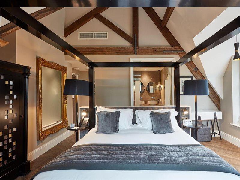 Oddfellows On The Park Cheadle  Esterno foto A bedroom at the hotel