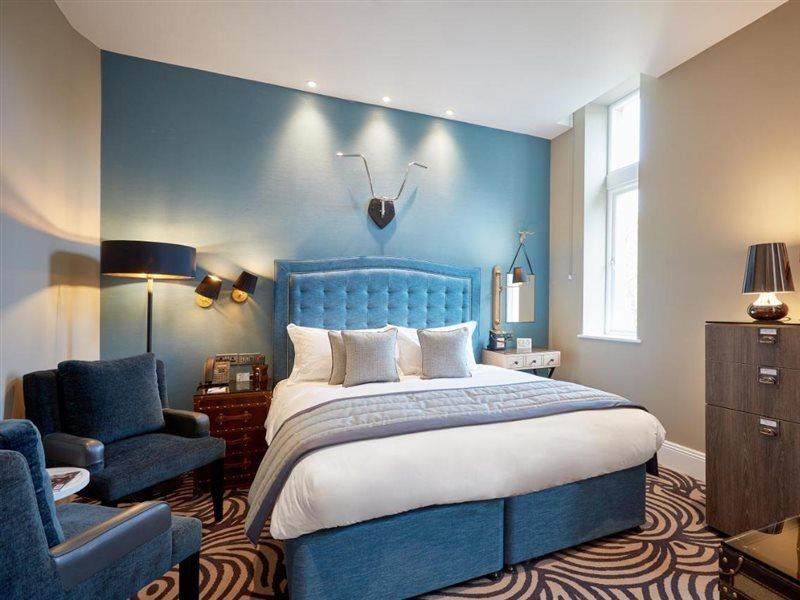 Oddfellows On The Park Cheadle  Esterno foto A bedroom at the hotel