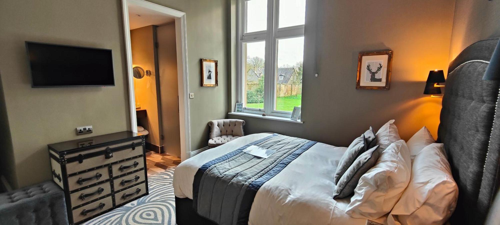 Oddfellows On The Park Cheadle  Esterno foto A bedroom at The Old Bank Hotel