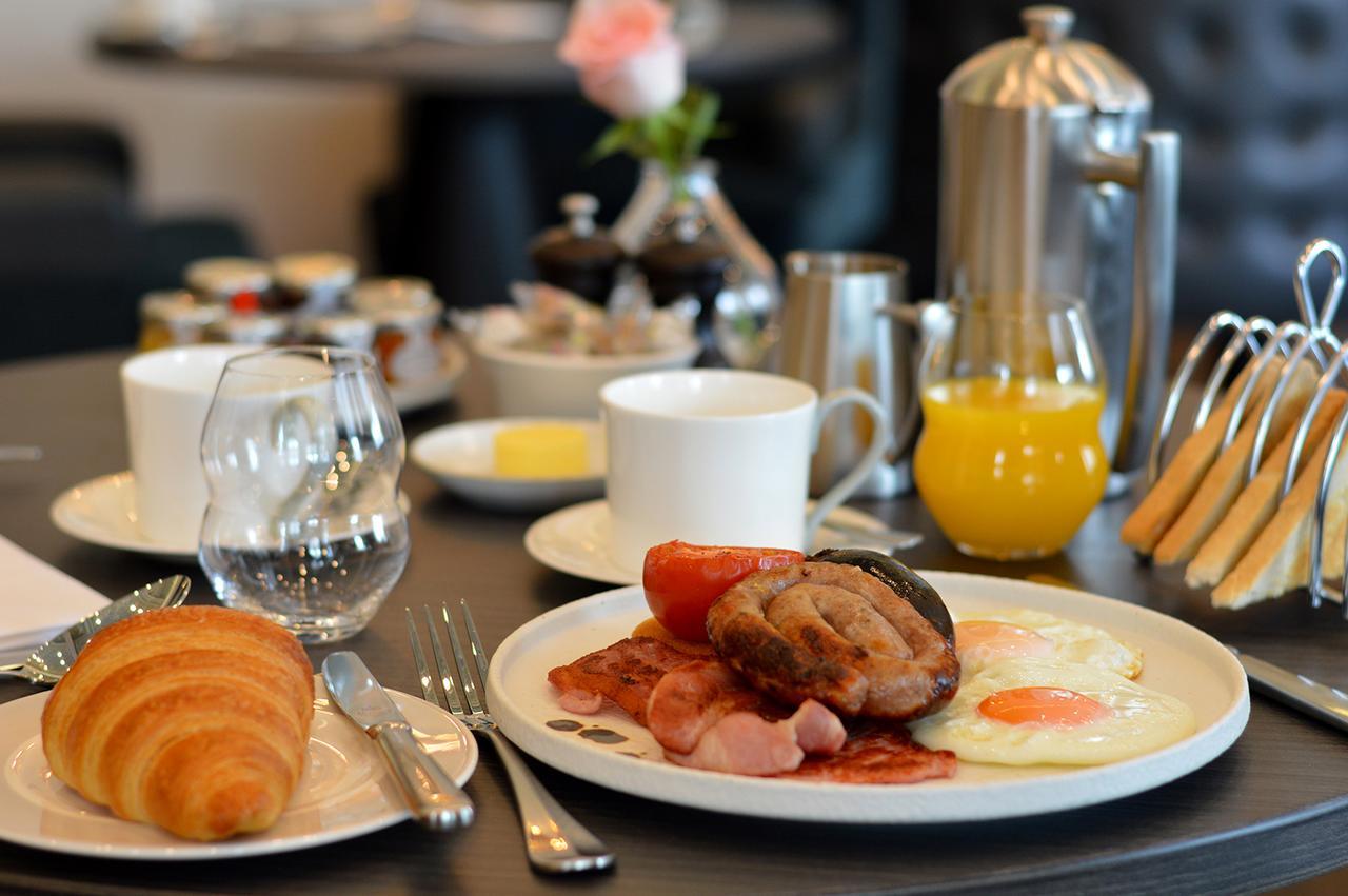 Oddfellows On The Park Cheadle  Esterno foto English breakfast