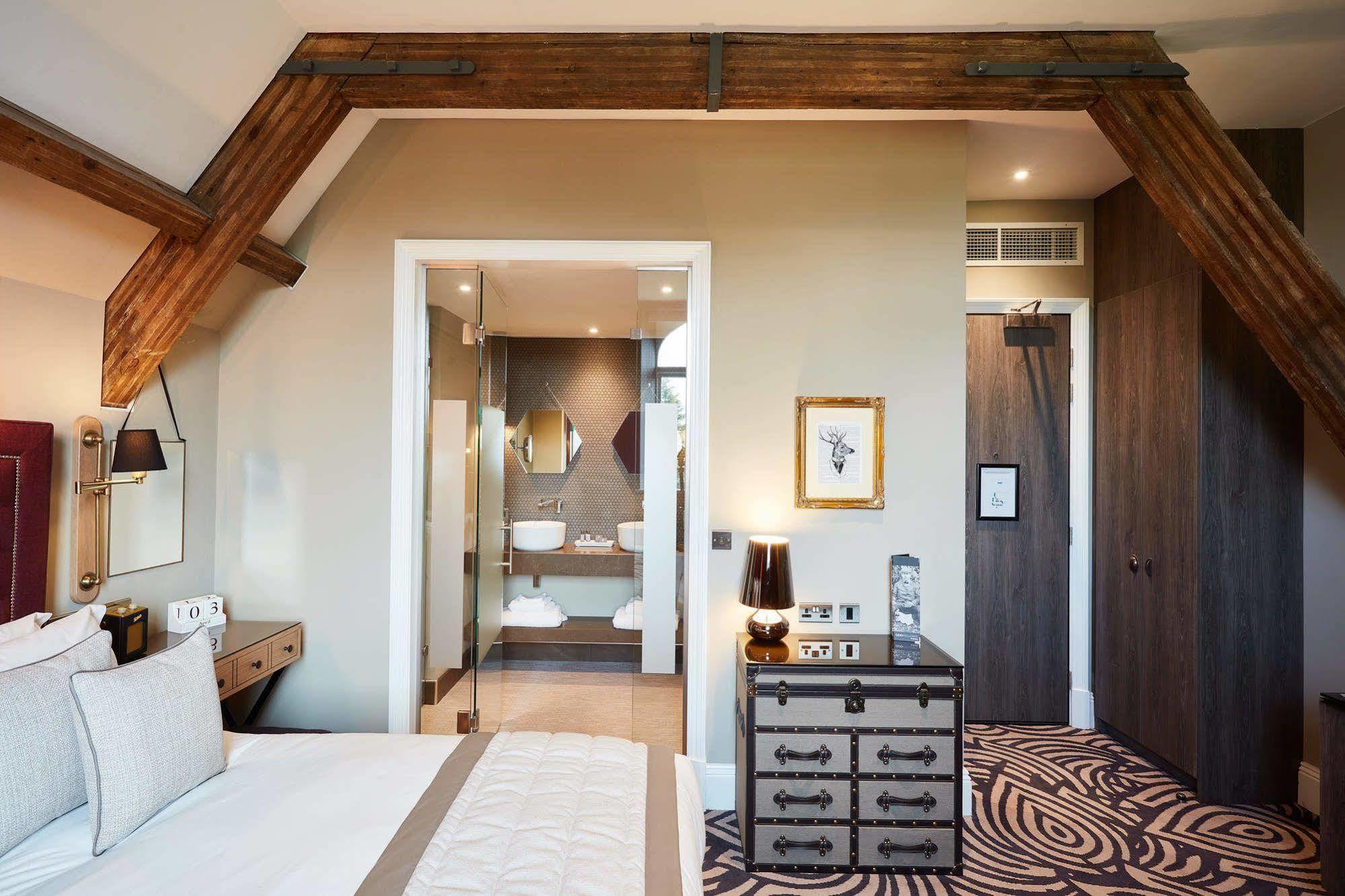 Oddfellows On The Park Cheadle  Esterno foto A room at the hotel
