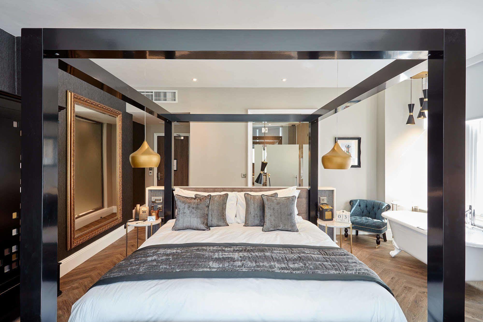 Oddfellows On The Park Cheadle  Esterno foto A bedroom at The Ivy Collection