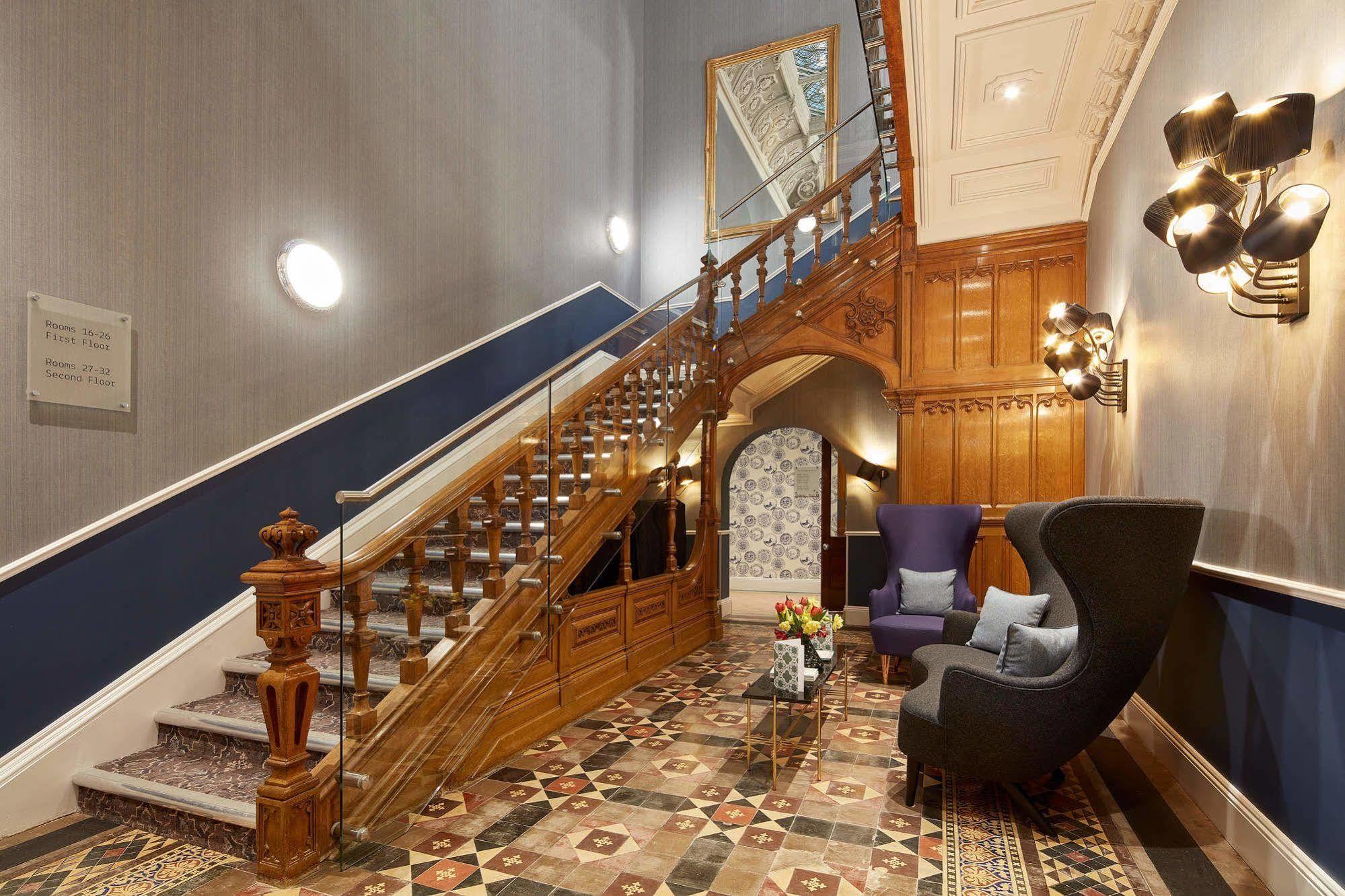 Oddfellows On The Park Cheadle  Esterno foto The staircase
