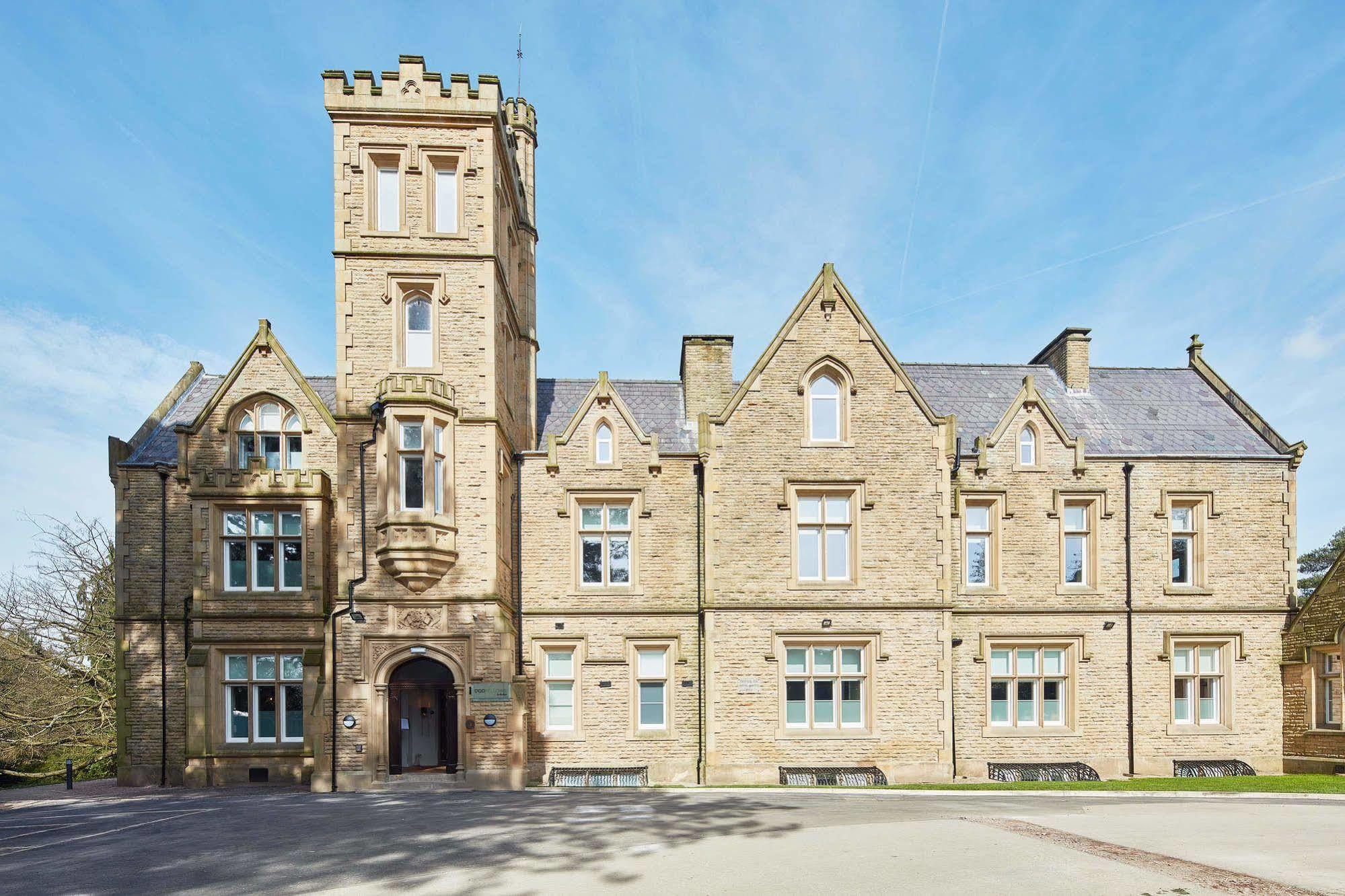 Oddfellows On The Park Cheadle  Esterno foto The former County Hospital, now the University of Huddersfield