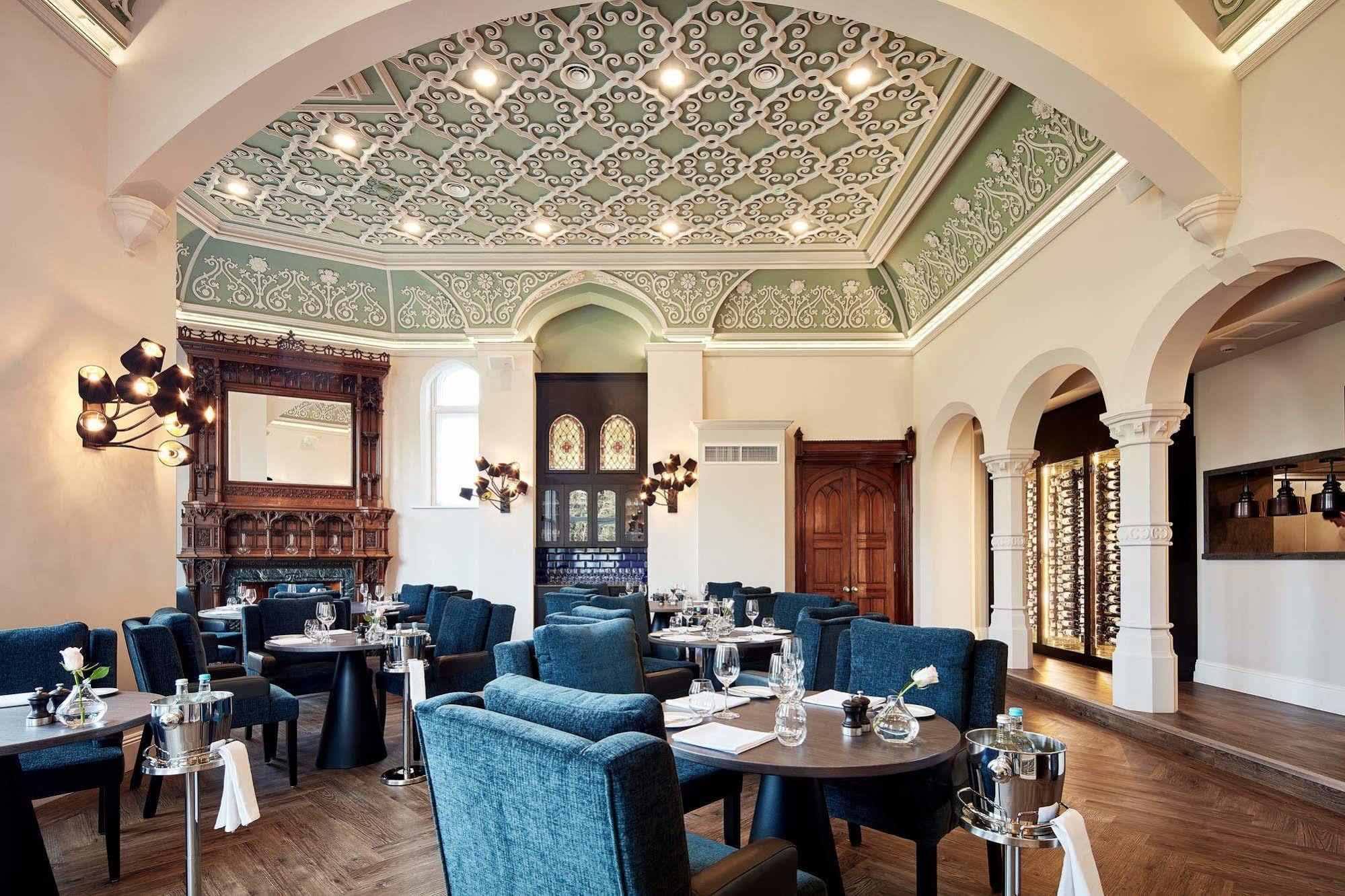 Oddfellows On The Park Cheadle  Esterno foto The restaurant's interior