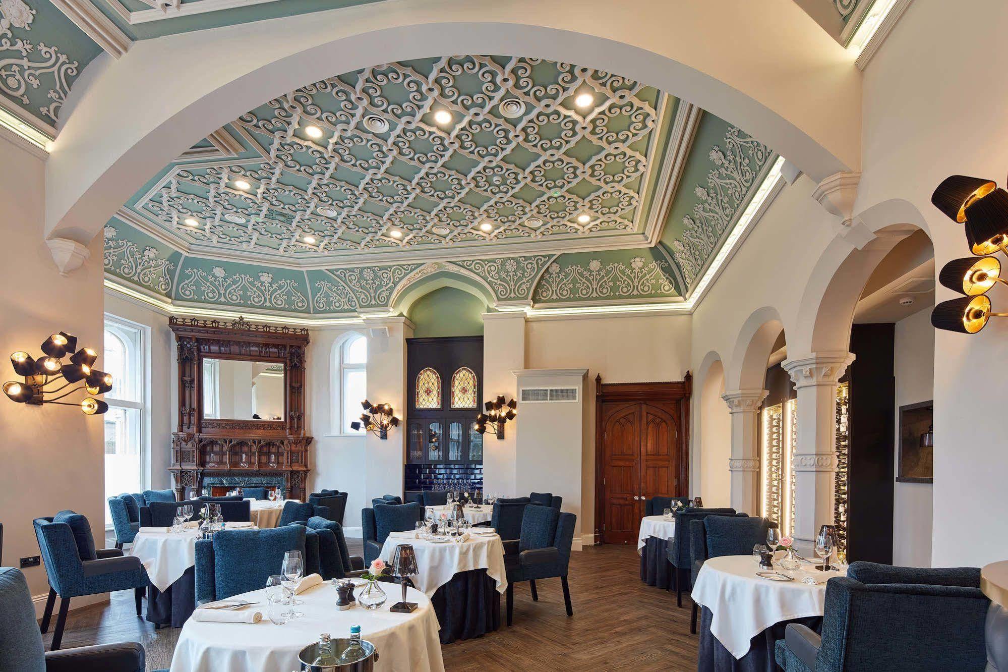 Oddfellows On The Park Cheadle  Esterno foto The interior of the restaurant